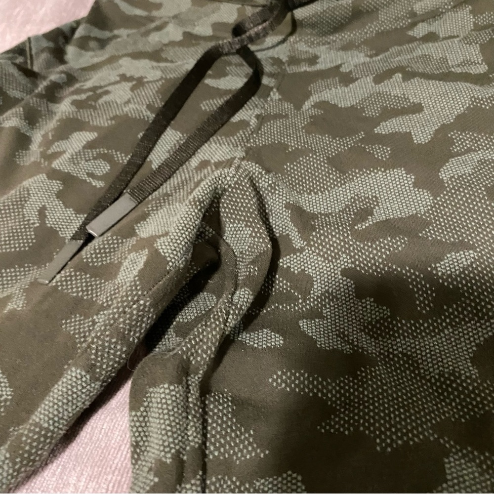 Lululemon Ready to Rulu Jogger 29"
Heritage Camo Dark Olive Green Twill - Picture 7 of 11